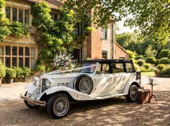 How to choose the perfect classic or vintage wedding car in Sussex, Surrey and Kent